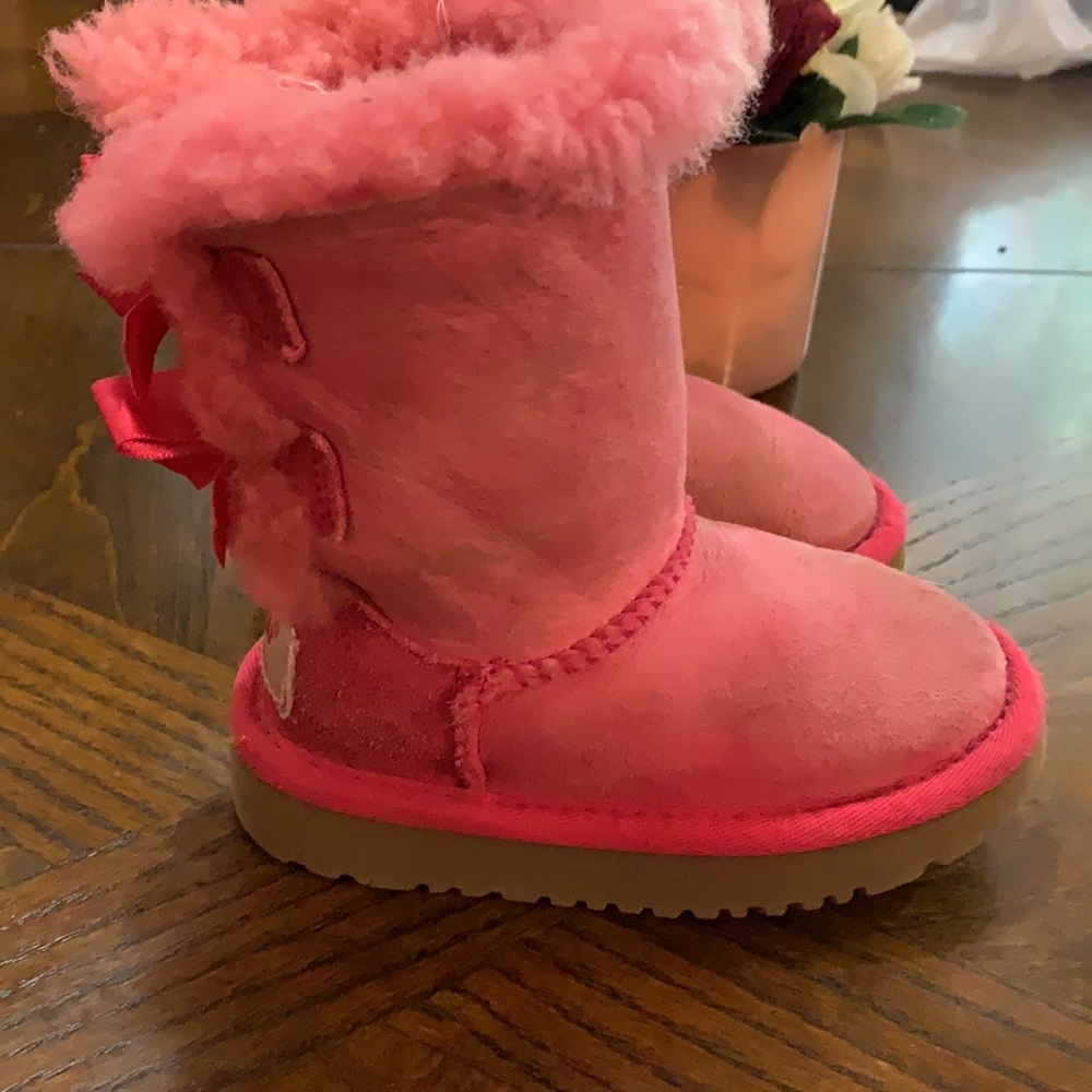 UGG BOOTIES 💗💗